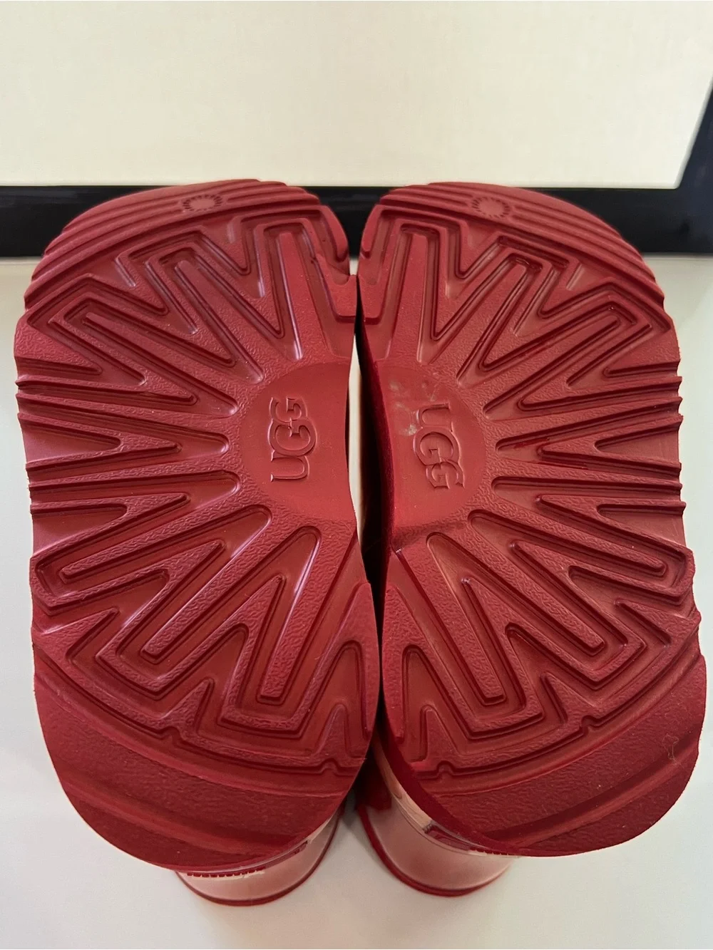 UGG shiny red